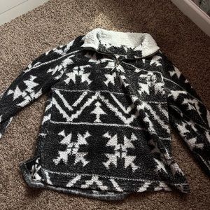 Warm & Cozy sherpa sweater black and white size M
